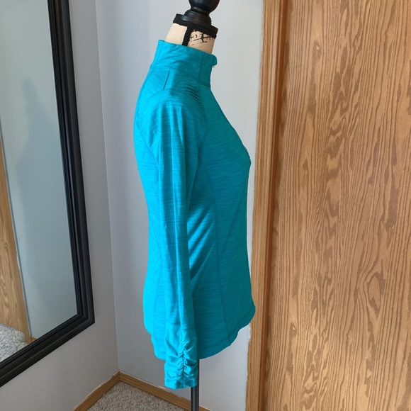 Costco activewear long sleeve with thumb holes - Picture 2 of 6